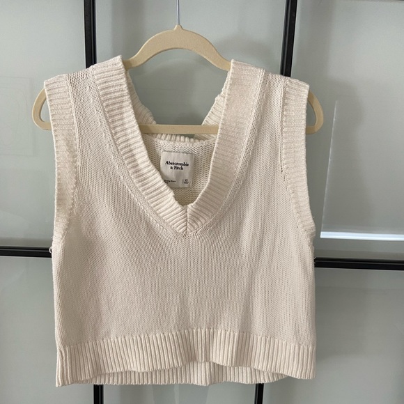 Cropped Sweater Vest - Picture 6 of 6